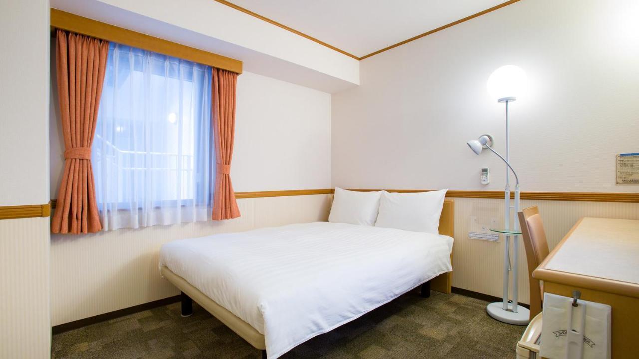 Toyoko Inn Nishitetsu Kurume Eki Higashi Guchi Esterno foto