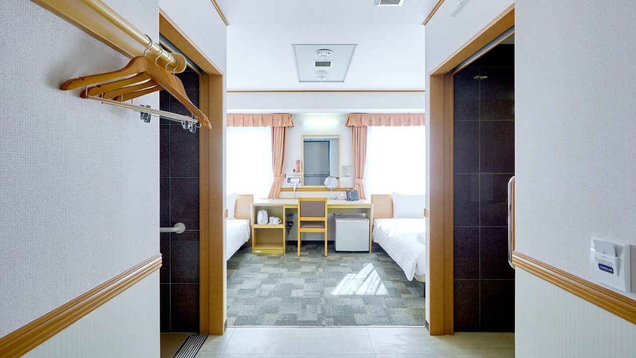 Toyoko Inn Nishitetsu Kurume Eki Higashi Guchi Esterno foto